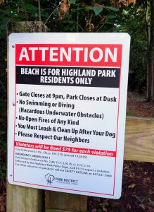 Sign restricting beach access to Highland Park Residents Only